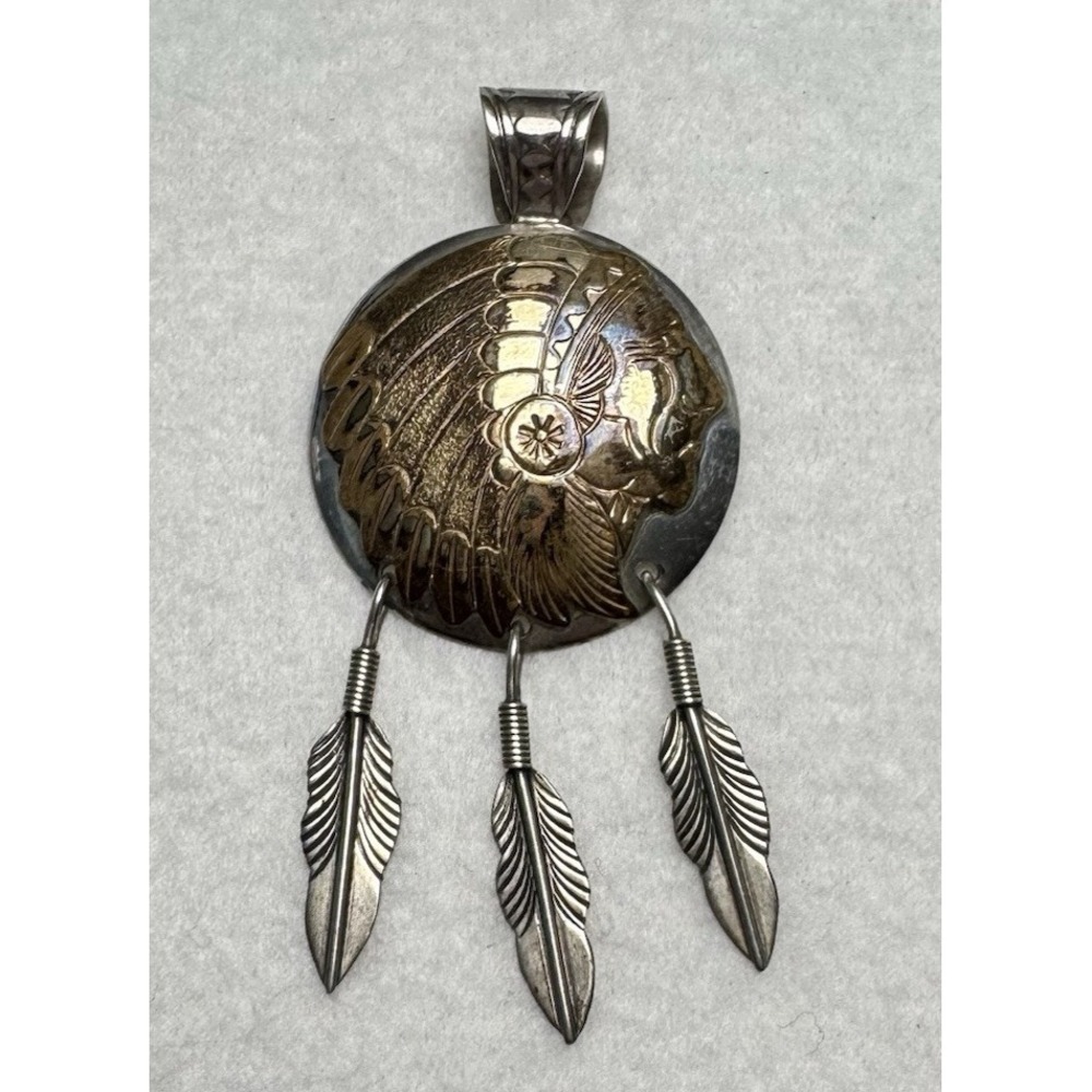 Native American Pendant Signed G Perry Sterling Chief Silhouette Feathers 9.6g